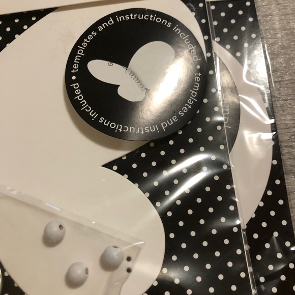 doodlebug design plain & simple large & small chipboard butterly (1 ea.) c. 2007 - Picture 6 of 15